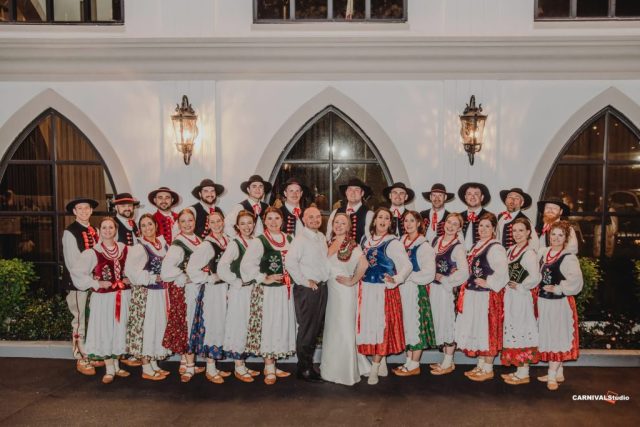Mr. & Mrs. Szeliga wedding with Dolina Dancers and friends